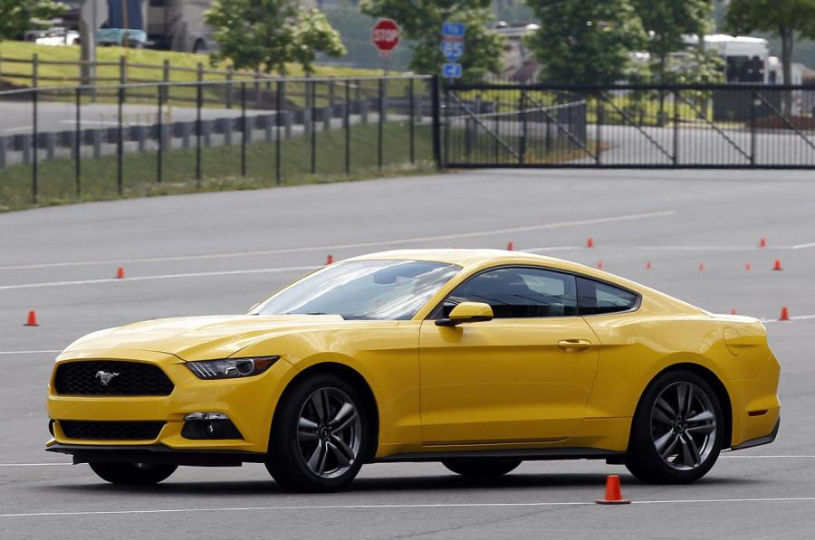  Ford Mustang EcoBoost 2015 года  (фото 4 из 20)